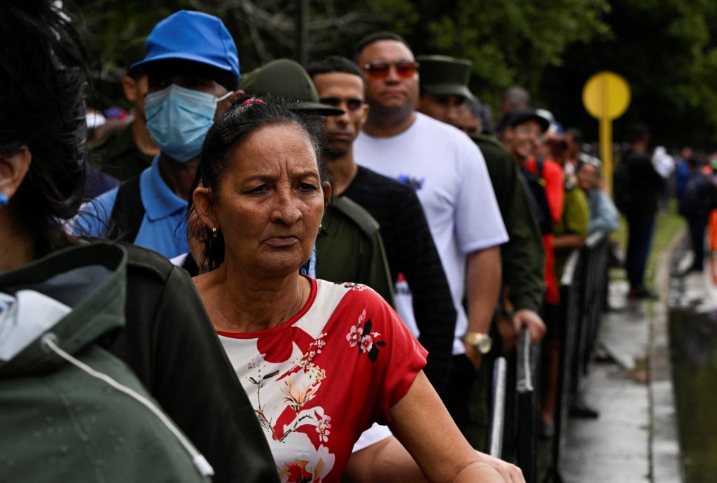 Κούβα: Χιλιάδες Κουβανοί διαδηλώνουν μπροστά από την πρεσβεία των ΗΠΑ στην Αβάνα
