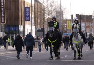 Βρετανία: Αφγανοί άρπαξαν 12χρονη από παιδική χαρά και τη βίασαν – Ο δράστης γέλαγε και τραβούσε φωτογραφίες