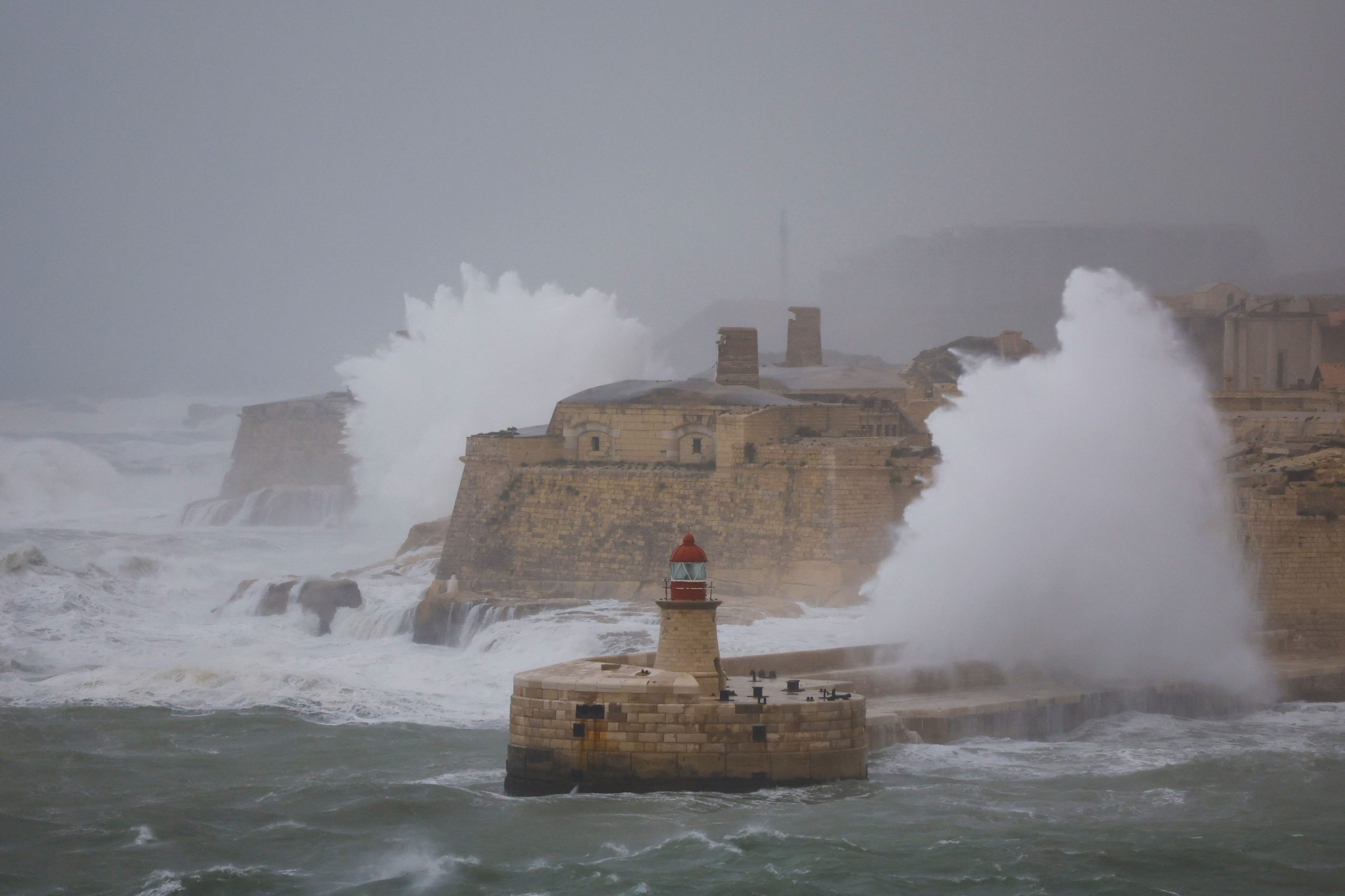 &Sigma;&alpha;&rho;&omega;&tau;&iota;&kappa;ό &tau;&omicron; &pi;έ&rho;&alpha;&sigma;&mu;&alpha; &tau;&eta;&sigmaf; &kappa;&alpha;&tau;&alpha;&iota;&gamma;ί&delta;&alpha;&sigmaf; &laquo;&Chi;ά&rho;&iota;&raquo; &alpha;&pi;ό &tau;&eta; &Mu;ά&lambda;&tau;&alpha; &ndash; &Theta;&epsilon;ό&rho;&alpha;&tau;&alpha; &kappa;ύ&mu;&alpha;&tau;&alpha; &kappa;&alpha;&iota; &theta;&upsilon;&epsilon;&lambda;&lambda;ώ&delta;&epsilon;&iota;&sigmaf; ά&nu;&epsilon;&mu;&omicron;&iota;