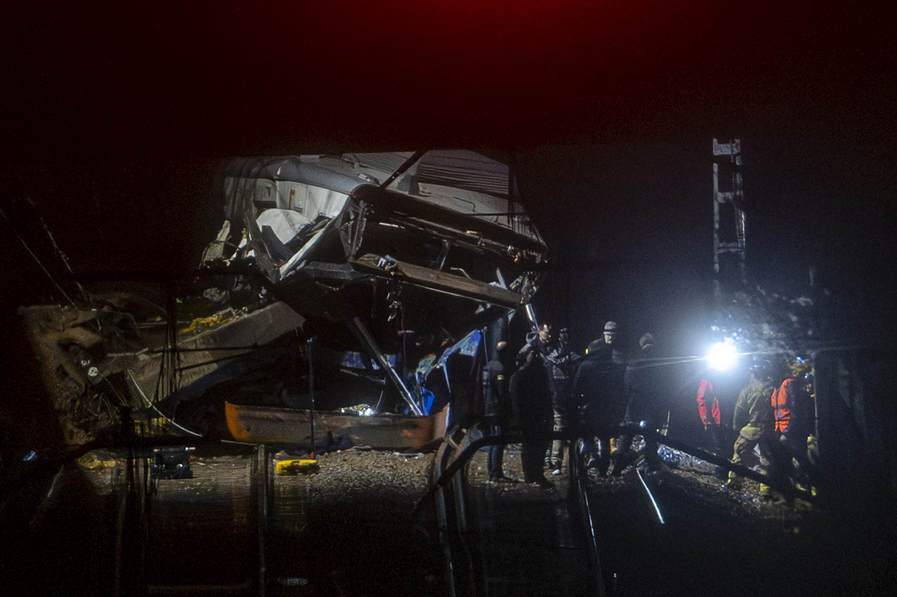 &Iota;&sigma;&pi;&alpha;&nu;ί&alpha;: Έ&nu;&alpha;&sigmaf; &nu;&epsilon;&kappa;&rho;ό&sigmaf; &kappa;&alpha;&iota; &pi;έ&nu;&tau;&epsilon; &sigma;&omicron;&beta;&alpha;&rho;ά &tau;&rho;&alpha;&upsilon;&mu;&alpha;&tau;ί&epsilon;&sigmaf; &sigma;&epsilon; &nu;έ&omicron; &sigma;&iota;&delta;&eta;&rho;&omicron;&delta;&rho;&omicron;&mu;&iota;&kappa;ό &delta;&upsilon;&sigma;&tau;ύ&chi;&eta;&mu;&alpha;