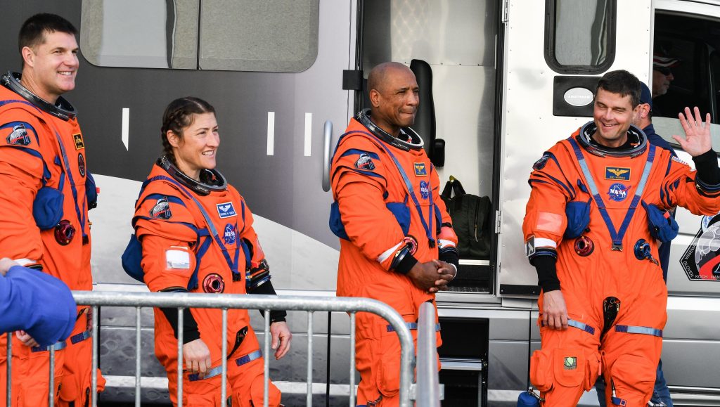 Αποστολή στη Σελήνη με αμοιβή… δημοσίου υπαλλήλου – Τι μισθό παίρνουν οι αστροναύτες του Artemis II;