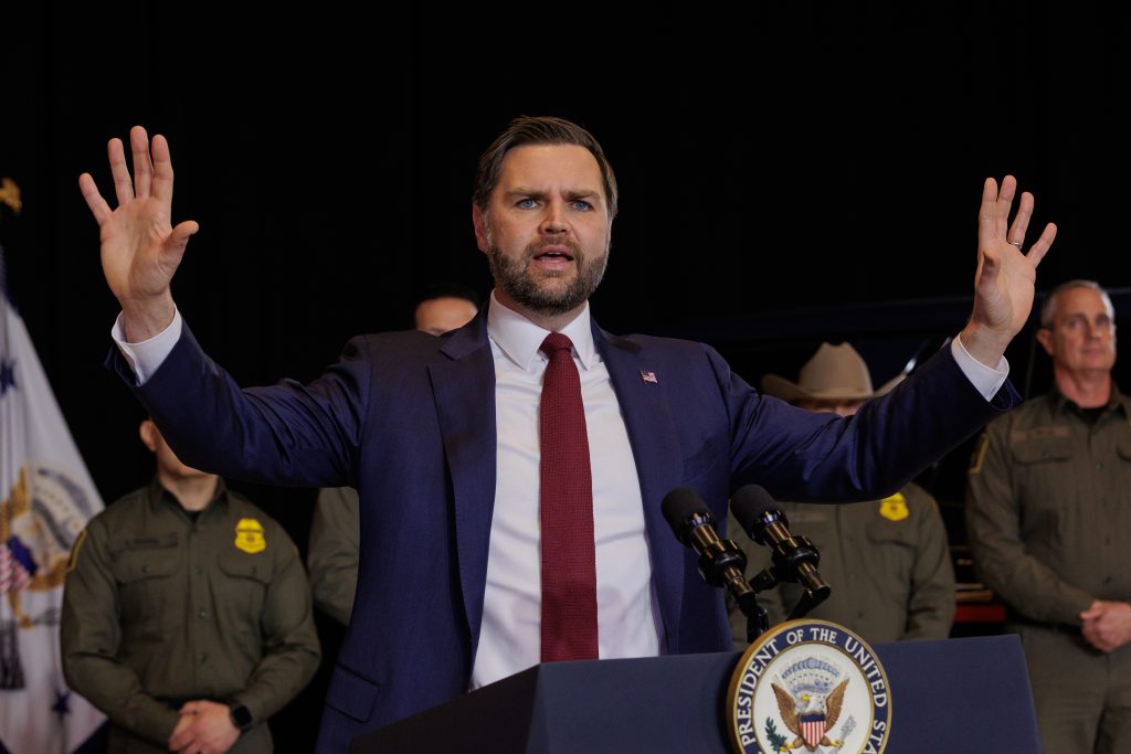 Μινεσότα: Σφοδρές αντιδράσεις για τη σύλληψη πεντάχρονου – Ο αντιπρόεδρος Βανς επιχειρεί να ρίξει τους τόνους