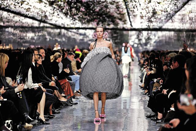 Φορέματα της αρετής και της ανυπακοής