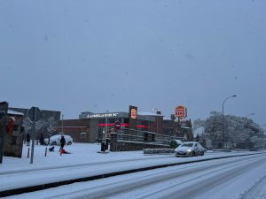 Δύο νεκροί από πλημμύρες στην Πορτογαλία – Ένας θάνατος από την καταιγίδα Kristin στην Ισπανία, χιονίζει στη Μαδρίτη