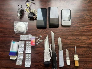 Επιχείρηση «σκούπα» στις φυλακές Μαλανδρίνου: Τι έκρυβαν 12 κελιά – 17 συλλήψεις