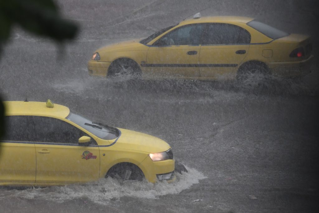 Σαββατιάτικη κακοκαιρία: Ποιες περιοχές θα επηρεαστούν περισσότερο – Πότε οι καταιγίδες θα χτυπήσουν την Αττική