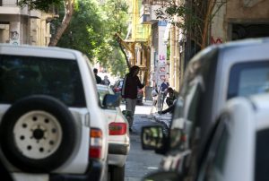 Η άλλη όψη της Αθήνας: Αμερικανίδα τουρίστρια καταγράφει την καθημερινή εξαθλίωση στο κέντρο της πρωτεύουσας