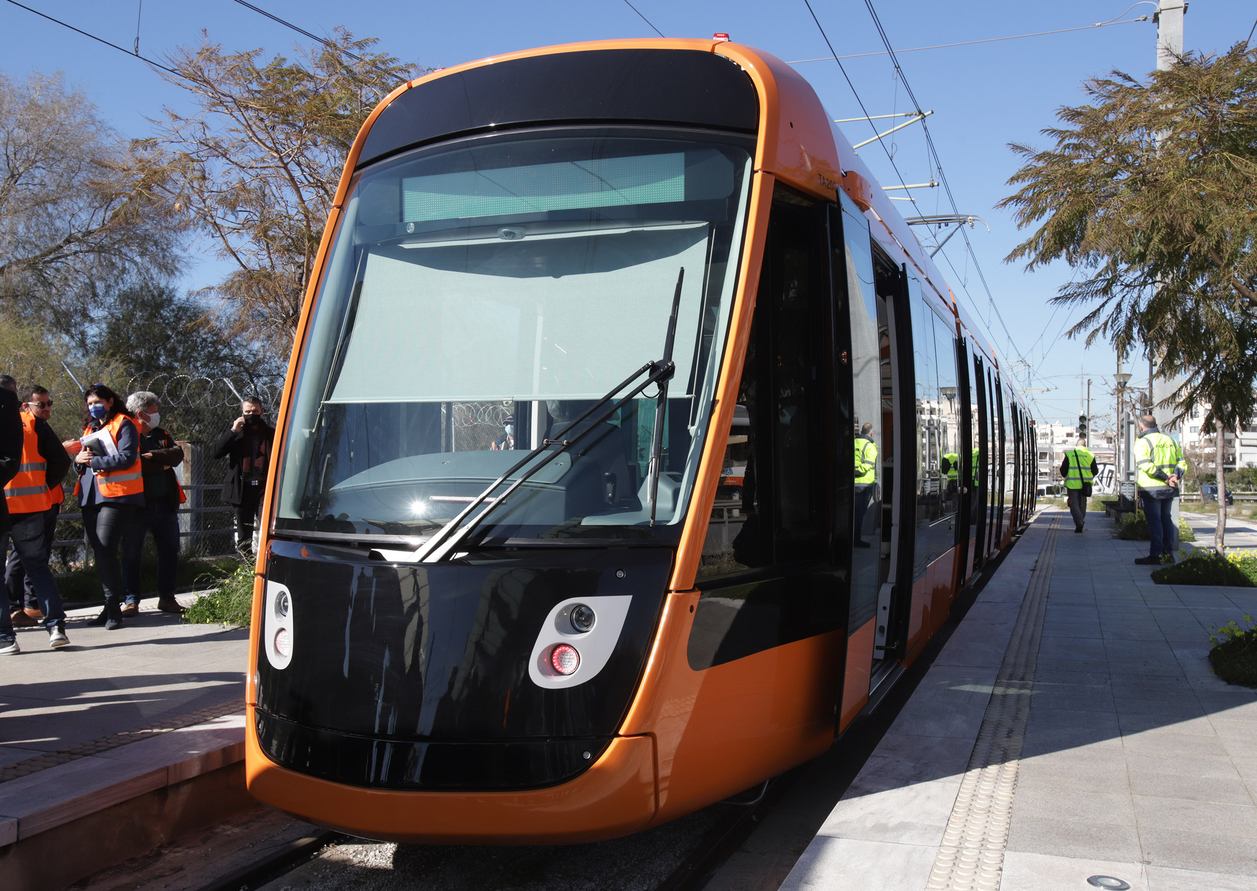 &Theta;&epsilon;&omicron;&phi;ά&nu;&iota;&alpha;: &Pi;&rho;&omicron;&sigma;&omega;&rho;&iota;&nu;έ&sigmaf; &alpha;&lambda;&lambda;&alpha;&gamma;έ&sigmaf; &sigma;&tau;&alpha; &delta;&rho;&omicron;&mu;&omicron;&lambda;ό&gamma;&iota;&alpha; &tau;&omicron;&upsilon; &Tau;&rho;&alpha;&mu;