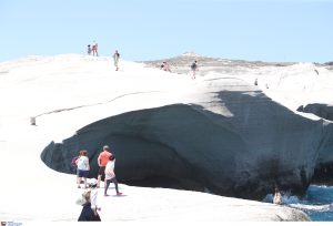 Μήλος: Νομικό «μπλόκο» εξετάζεται στην κατασκευή ξενοδοχείου κοντά στο Σαρακήνικο – Οι κινήσεις του ΥΠΕΝ