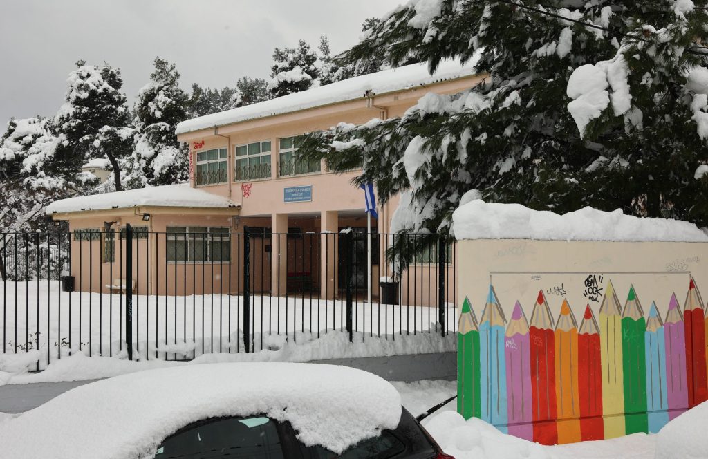 Το χιόνι φέρνει… τηλεκπαίδευση: Ποια σχολεία μένουν κλειστά