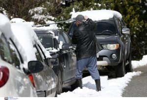 Στο έλεος της κακοκαιρίας η χώρα: Κλειστά σχολεία, απαγορευτικό απόπλου, σε επιφυλακή οι Αρχές