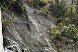 Η κακοκαιρία «σφυροκοπά» τα Τζουμέρκα – Σημειώθηκαν κατολισθήσεις και καθιζήσεις