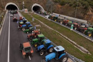 LIVE: Η κυβέρνηση ανακοινώνει τα μέτρα για τους αγρότες – Παρακολουθήστε ζωντανά