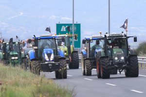 48ωρα και 72ωρα μπλόκα: Η Εθνική Οδός στα χέρια των αγροτών