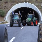 Αγροτικές κινητοποιήσεις: Οι αγρότες «κόβουν την Ελλάδα στα δύο» – Νέα εντυπωσιακά πλάνα από ψηλά