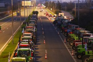 Οι αγρότες της Θήβας στο προσκήνιο – Σχεδιάζουν αποκλεισμό της Εθνικής οδού από τις 14:00 αύριο