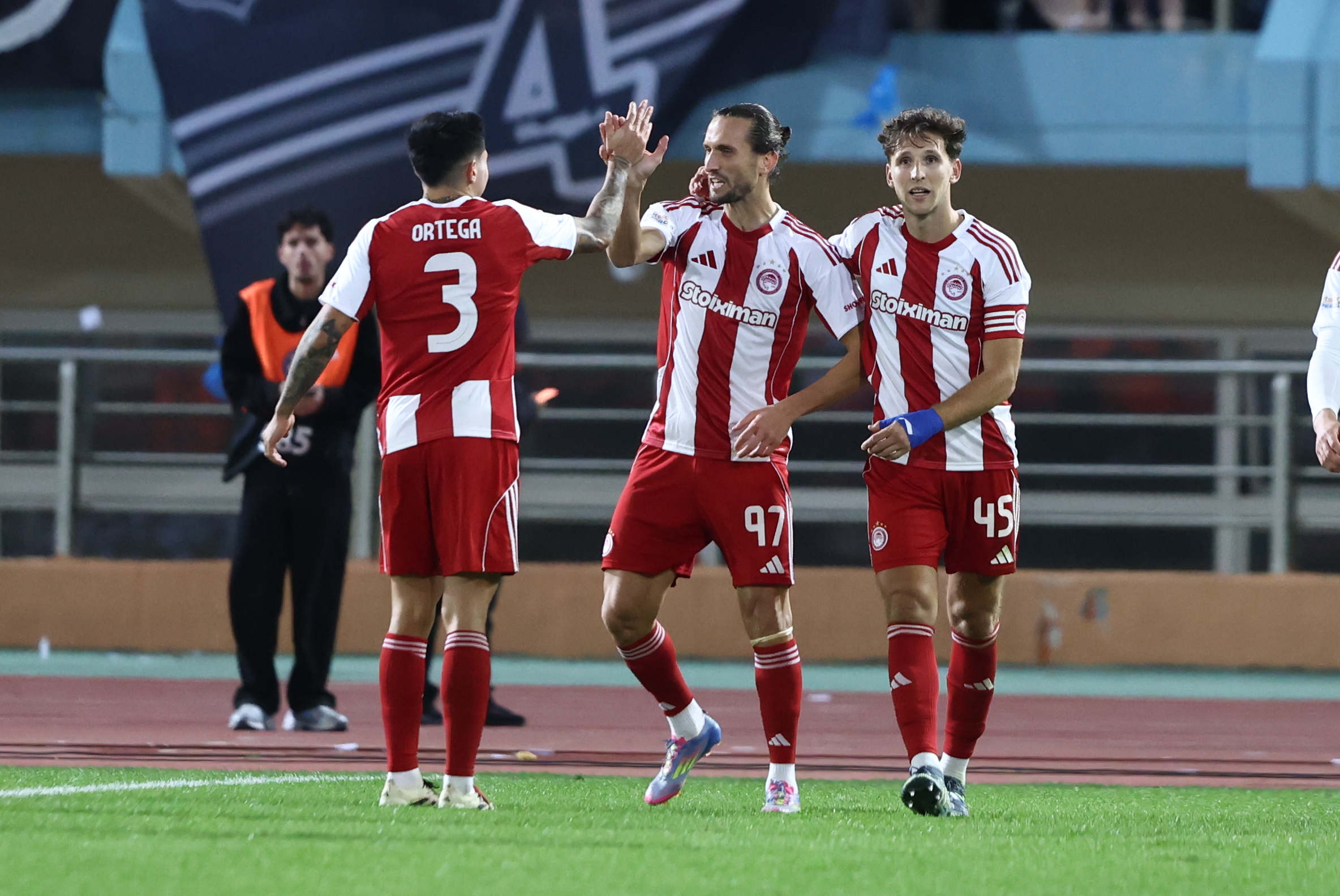 &Tau;&omicron; &laquo;&theta;&rho;&upsilon;&lambda;&iota;&kappa;ό&raquo; &gamma;&kappa;&omicron;&lambda; &tau;&omicron;&upsilon; &Gamma;&iota;&alpha;&zeta;ί&tau;&zeta;&iota; &kappa;ό&nu;&tau;&rho;&alpha; &sigma;&tau;&omicron;&nu; &Omicron;&Phi;&Eta;