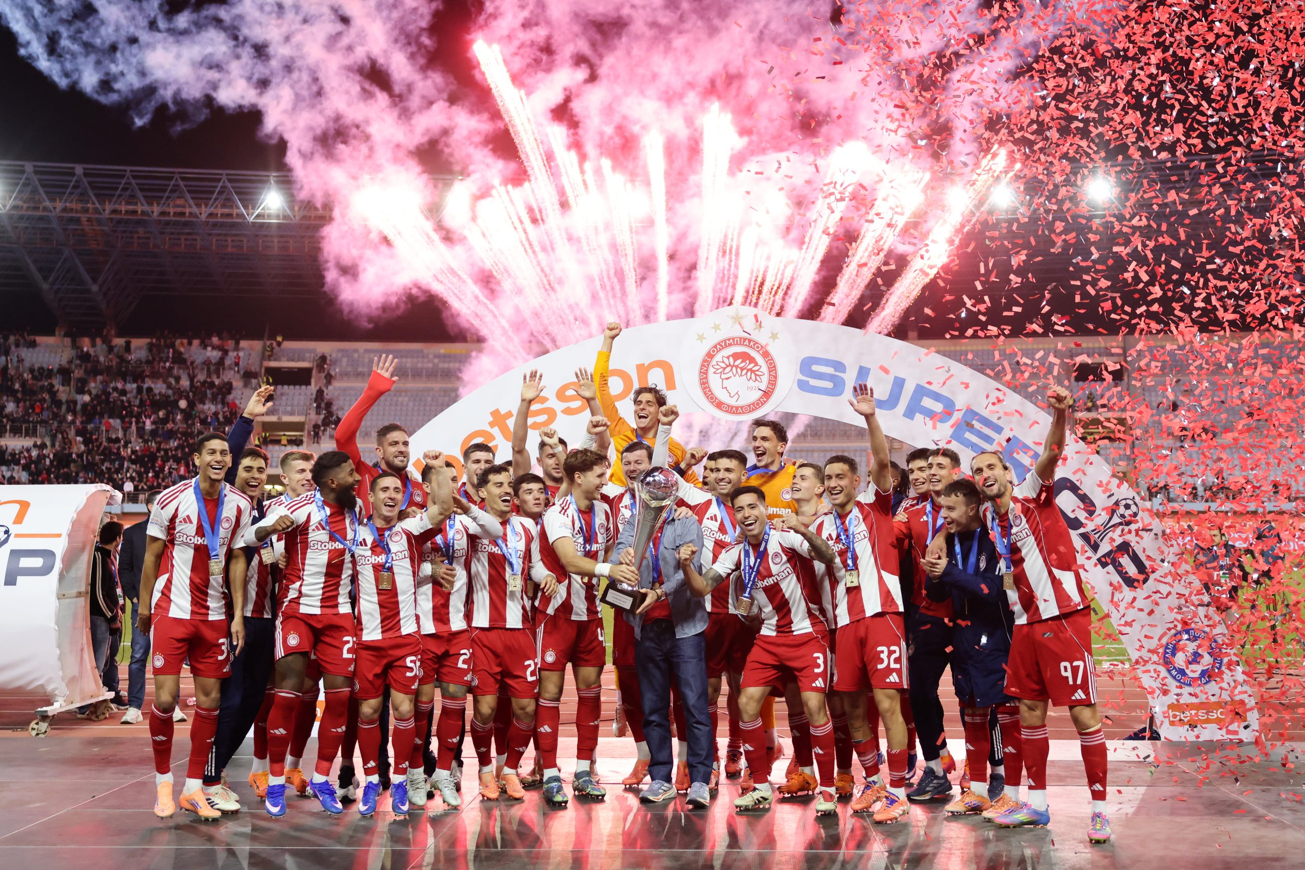 &Omicron;&iota; &pi;&alpha;&nu;&eta;&gamma;&upsilon;&rho;&iota;&sigma;&mu;&omicron;ί &sigma;&tau;&alpha; &alpha;&pi;&omicron;&delta;&upsilon;&tau;ή&rho;&iota;&alpha; &tau;&omicron;&upsilon; &Omicron;&lambda;&upsilon;&mu;&pi;&iota;&alpha;&kappa;&omicron;ύ &mu;&epsilon;&tau;ά &tau;&eta;&nu; &kappa;&alpha;&tau;ά&kappa;&tau;&eta;&sigma;&eta; &tau;&omicron;&upsilon; Betsson Super Cup (vid)