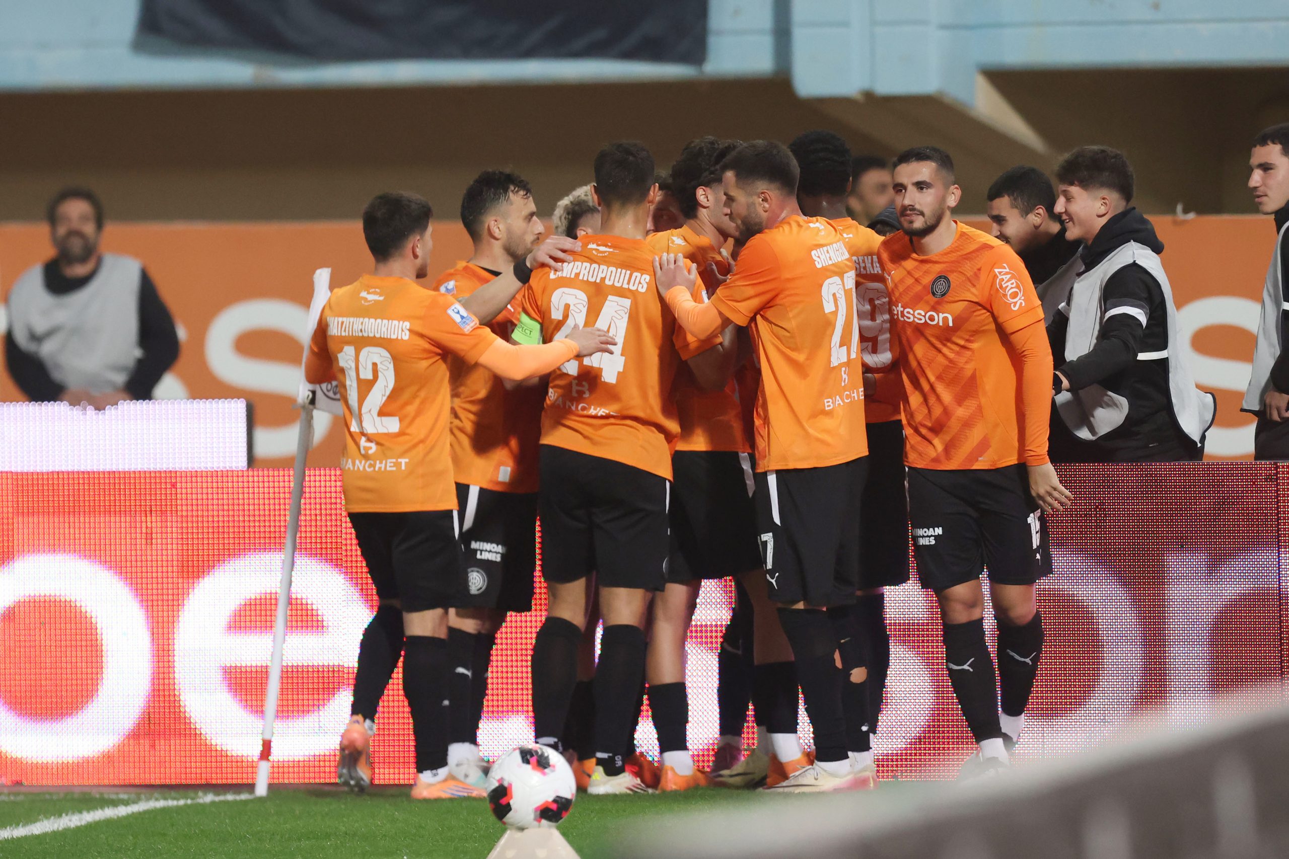 &Omicron;&Phi;&Eta; &ndash; &Alpha;&sigma;&tau;έ&rho;&alpha;&sigmaf; AKTOR 2-0: &Mu;&epsilon; &sigma;&phi;&rho;&alpha;&gamma;ί&delta;&alpha; &pi;&rho;ό&kappa;&rho;&iota;&sigma;&eta;&sigmaf; &kappa;&alpha;&iota; &pi;&rho;&omega;&tau;&alpha;&gamma;&omega;&nu;&iota;&sigma;&tau;έ&sigmaf; &Gamma;&kappa;&omicron;&nu;&theta;ά&lambda;&epsilon;&theta; &kappa;&alpha;&iota; &Iota;&sigma;έ&kappa;&alpha; &pi;έ&tau;&alpha;&xi;&alpha;&nu; &sigma;&tau;&omicron;&upsilon;&sigmaf; &laquo;8&raquo; &tau;&omicron;&upsilon; &Kappa;&upsilon;&pi;έ&lambda;&lambda;&omicron;&upsilon; &omicron;&iota; &Kappa;&rho;&eta;&tau;&iota;&kappa;&omicron;ί