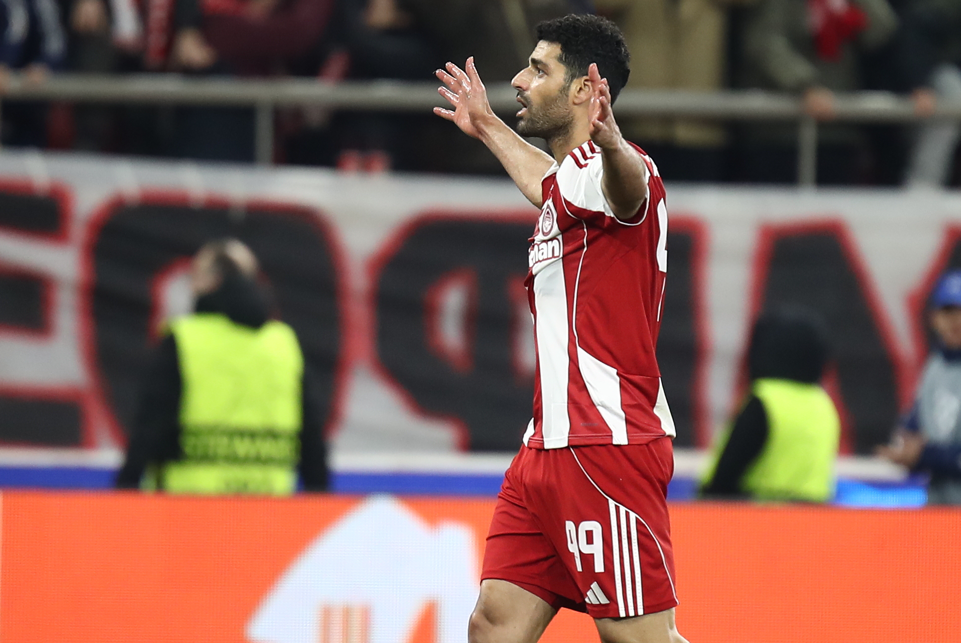 &Tau;&omicron; &tau;&rho;&omicron;&mu;&epsilon;&rho;ό &gamma;&kappa;&omicron;&lambda; &tau;&omicron;&upsilon; &Tau;&alpha;&rho;έ&mu;&iota; &kappa;ό&nu;&tau;&rho;&alpha; &sigma;&tau;&eta; &Mu;&pi;ά&gamma;&epsilon;&rho; &Lambda;&epsilon;&beta;&epsilon;&rho;&kappa;&omicron;ύ&zeta;&epsilon;&nu;