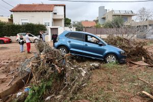 Κακοκαιρία στην Αττική: Οι κάτοικοι καταγγέλλουν έλλειψη αντιπλημμυρικών έργων – Ο Λέκκας εξηγεί γιατί οι δρόμοι έγιναν χείμαρροι