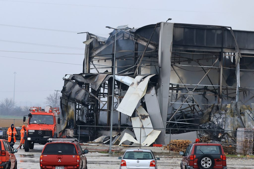 Τραγωδία στα Τρίκαλα: Νεκρές τέσσερις εργαζόμενες από τη φωτιά στη «Βιολάντα» – Αγνοείται μία ακόμα