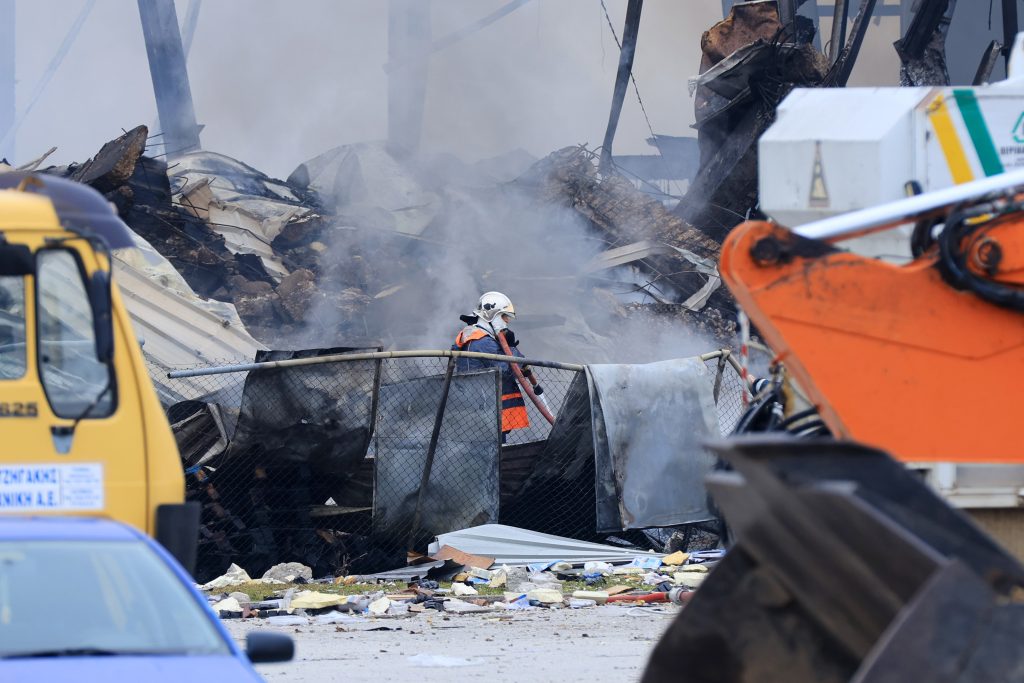 Τρίκαλα: Βίντεο ντοκουμέντο από τις πρώτες στιγμές μετά την έκρηξη στο εργοστάσιο – Αγνοείται 40χρονη