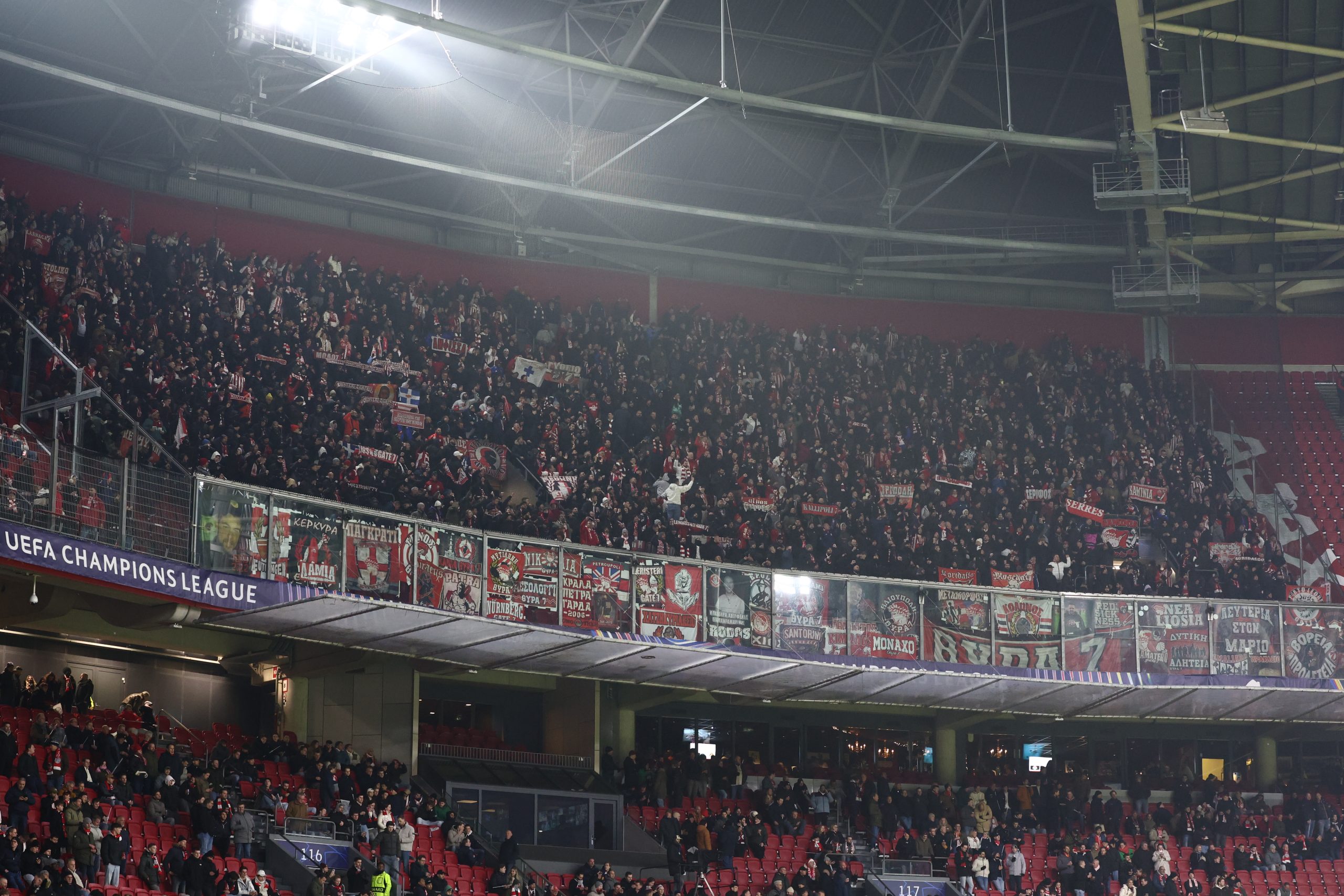 Ά&kappa;&rho;&omega;&sigmaf; &epsilon;&nu;&tau;&upsilon;&pi;&omega;&sigma;&iota;&alpha;&kappa;ή &eta; &kappa;&epsilon;&rho;&kappa;ί&delta;&alpha; &tau;&omega;&nu; &epsilon;&rho;&upsilon;&theta;&rho;&omicron;&lambda;&epsilon;ύ&kappa;&omega;&nu; &sigma;&tau;&eta; &laquo;Johan Cruyff&raquo; Arena