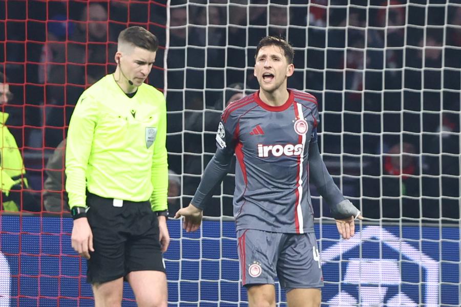 Τρομερή απομάκρυνση του Ρέτσου πάνω στην γραμμή, κράτησε το 2-1 (vid)