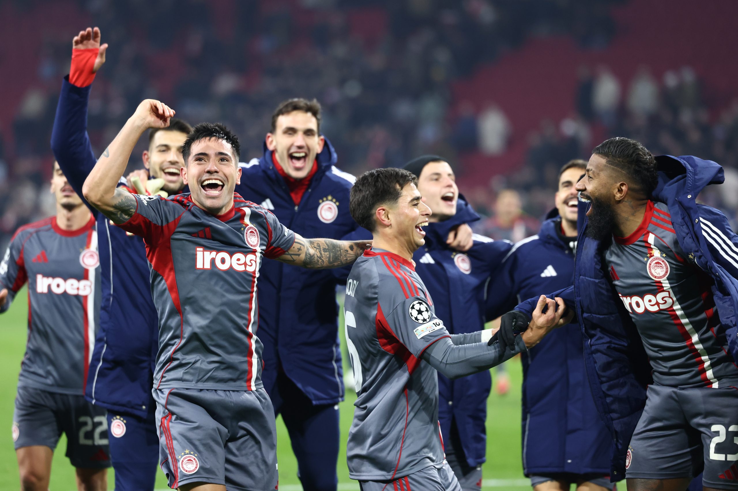 &Epsilon;&kappa;&alpha;&tau;&omicron;&nu;&tau;ά&delta;&epsilon;&sigmaf; &omicron;&iota; &phi;ί&lambda;&omicron;&iota; &tau;&omicron;&upsilon; &Omicron;&lambda;&upsilon;&mu;&pi;&iota;&alpha;&kappa;&omicron;ύ &pi;&omicron;&upsilon; &delta;&epsilon;&nu; &chi;ώ&rho;&epsilon;&sigma;&alpha;&nu; &sigma;&tau;&omicron; &gamma;ή&pi;&epsilon;&delta;&omicron;: Έ&sigma;&tau;&eta;&sigma;&alpha;&nu; &xi;έ&phi;&rho;&epsilon;&nu;&omicron; &pi;ά&rho;&tau;&upsilon; &sigma;&tau;&alpha; &mu;&pi;&alpha;&rho;!