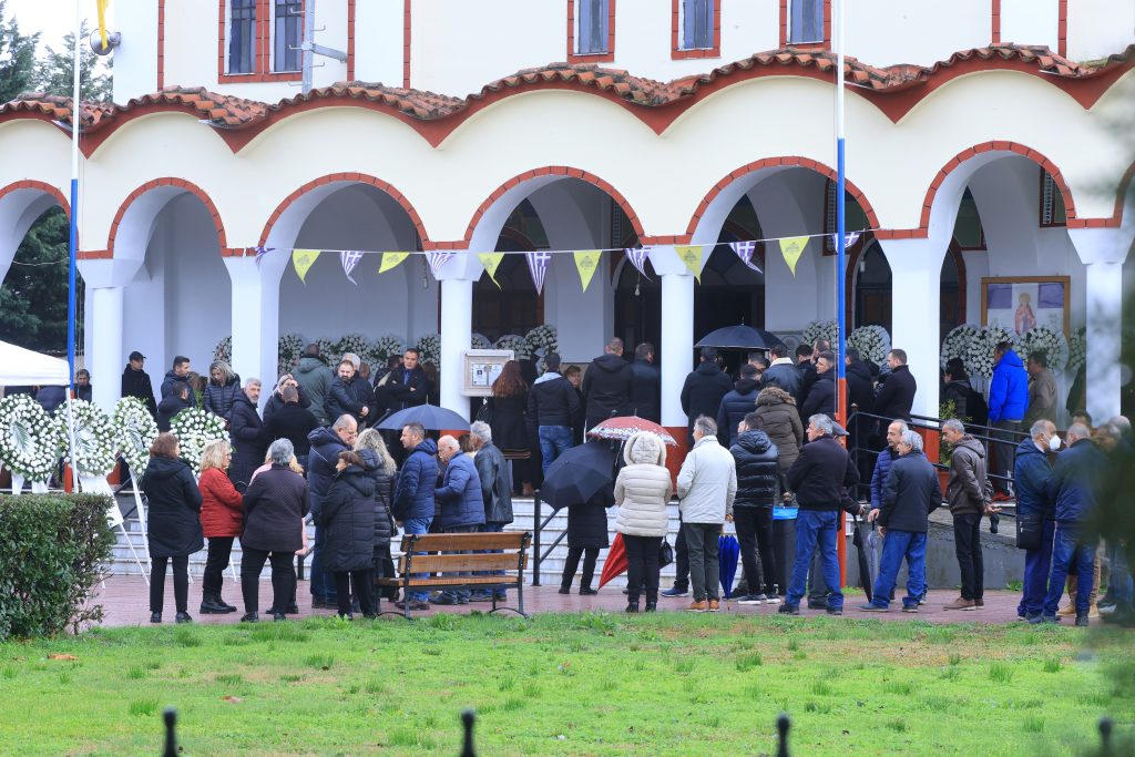 Εργοστάσιο «Βιολάντα»: Βαρύ πένθος στο τελευταίο αντίο στη Σταυρούλα, μητέρα τριών παιδιών