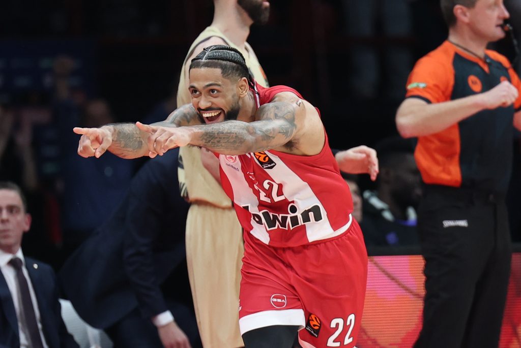 Ολυμπιακός – Μπαρτσελόνα 87-75: Ασταμάτητοι οι «ερυθρόλευκοι» με σούπερ Βεζένκοφ και Τζόουνς