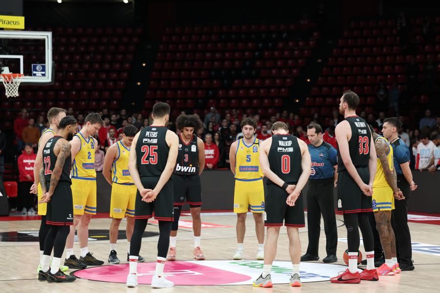 Σιγή ενός λεπτού για τους επτά οπαδούς του ΠΑΟΚ στο ΣΕΦ πριν το Ολυμπιακός – Περιστέρι