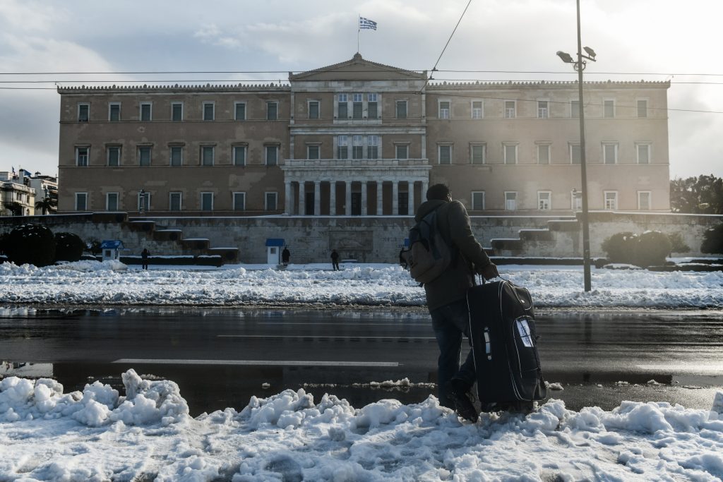 Καιρός: Προ των πυλών η «πολική φωτοβολίδα» – Στο μάτι του χιονιά και η Αττική