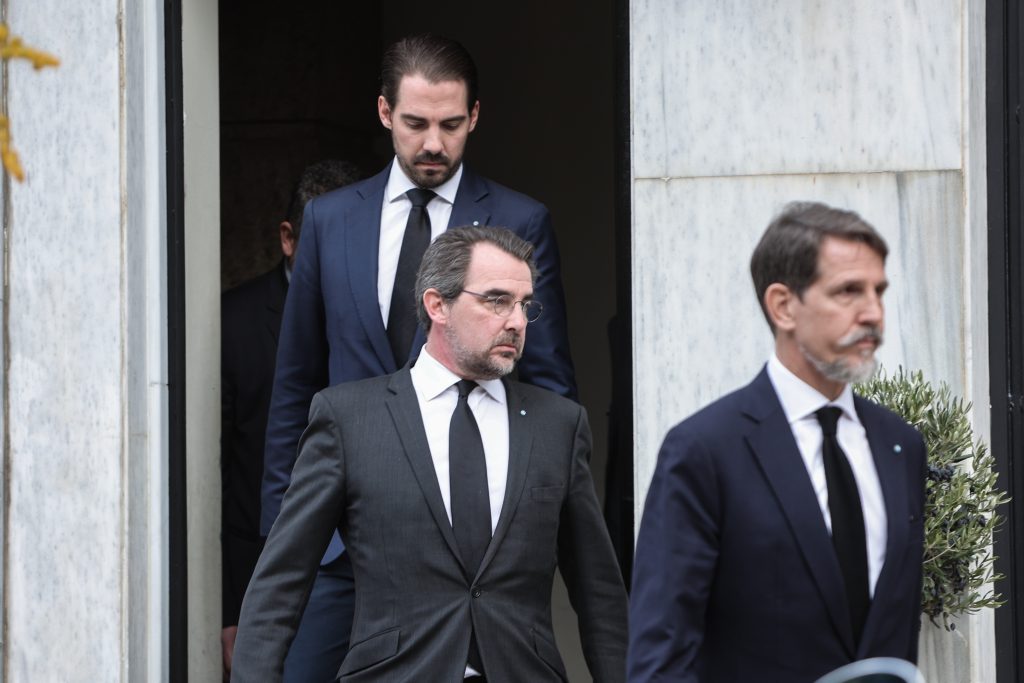 Τέως βασιλιάς Κωνσταντίνος: Το Σάββατο το μνημόσυνο για τα τρία χρόνια από τον θάνατό του – Σύσσωμη η οικογένεια Ντε Γκρες στο Τατόι