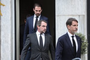 Τέως βασιλιάς Κωνσταντίνος: Το Σάββατο το μνημόσυνο για τα τρία χρόνια από τον θάνατό του – Σύσσωμη η οικογένεια Ντε Γκρες στο Τατόι