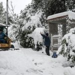Καιρικός εφιάλτης στη χώρα: Χιόνια, παγετός και άνεμοι – Υποχρεωτικές αντιολισθητικές αλυσίδες και κλειστά σχολεία