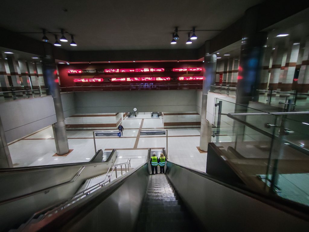 Έφυγε από τη ζωή ο εικαστικός Γιάννης Μπουτέας – Το έργο του στη στάση Κεραμεικός του Μετρό