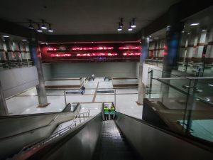 Έφυγε από τη ζωή ο εικαστικός Γιάννης Μπουτέας – Το έργο του στη στάση Κεραμεικός του Μετρό