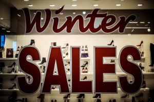 Αντίστροφη μέτρηση για τις χειμερινές εκπτώσεις – Τι ισχύει για τη λειτουργία των καταστημάτων σήμερα