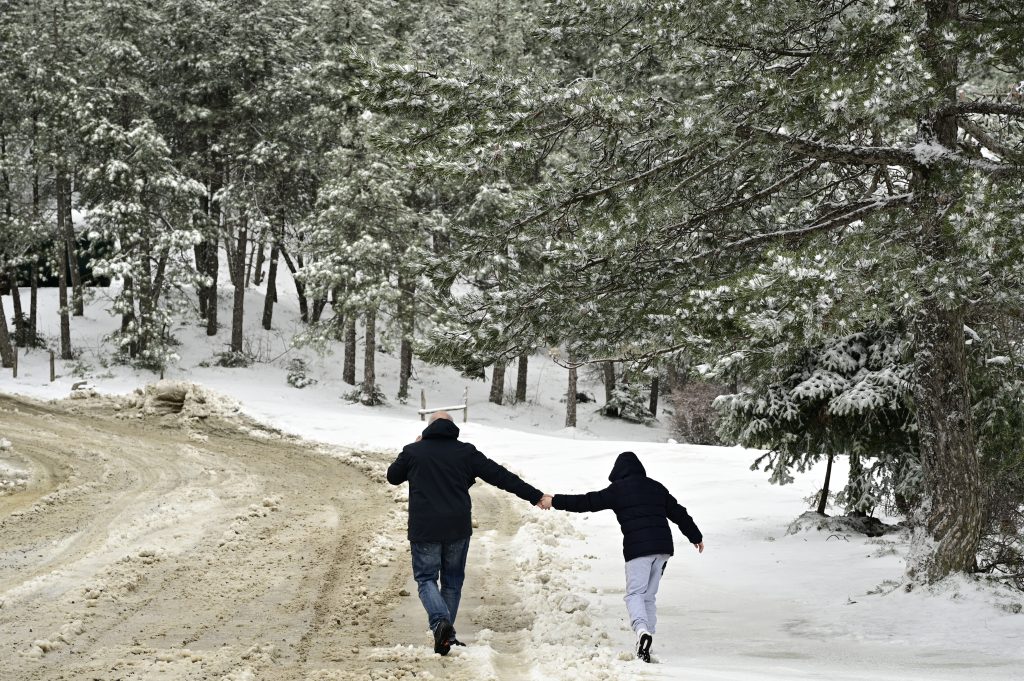 Σιβηρικός αντικυκλώνας φέρνει δεκαήμερο κακοκαιρίας στην Ελλάδα – Ισχυρές βροχές, καταιγίδες και χιόνια