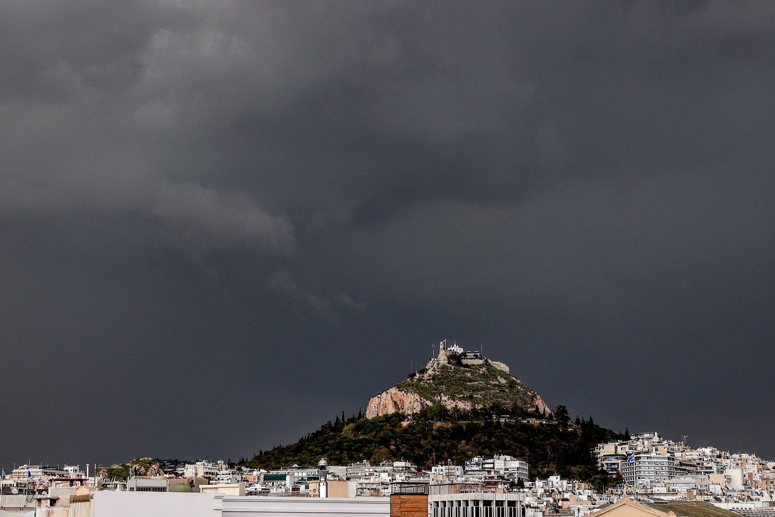 &Kappa;&alpha;&iota;&rho;ό&sigmaf;: &Pi;&alpha;&rho;&alpha;&sigma;&kappa;&epsilon;&upsilon;ή &mu;&epsilon; &kappa;&rho;ύ&omicron;, &iota;&sigma;&chi;&upsilon;&rho;&omicron;ύ&sigmaf; &alpha;&nu;έ&mu;&omicron;&upsilon;&sigmaf; &kappa;&alpha;&iota; &pi;&epsilon;&rho;&iota;&omicron;&rho;&iota;&sigma;&mu;έ&nu;&alpha; &phi;&alpha;&iota;&nu;ό&mu;&epsilon;&nu;&alpha; &ndash; &Tau;&iota; &alpha;&lambda;&lambda;ά&zeta;&epsilon;&iota; &tau;&omicron; &Sigma;&alpha;&beta;&beta;&alpha;&tau;&omicron;&kappa;ύ&rho;&iota;&alpha;&kappa;&omicron;