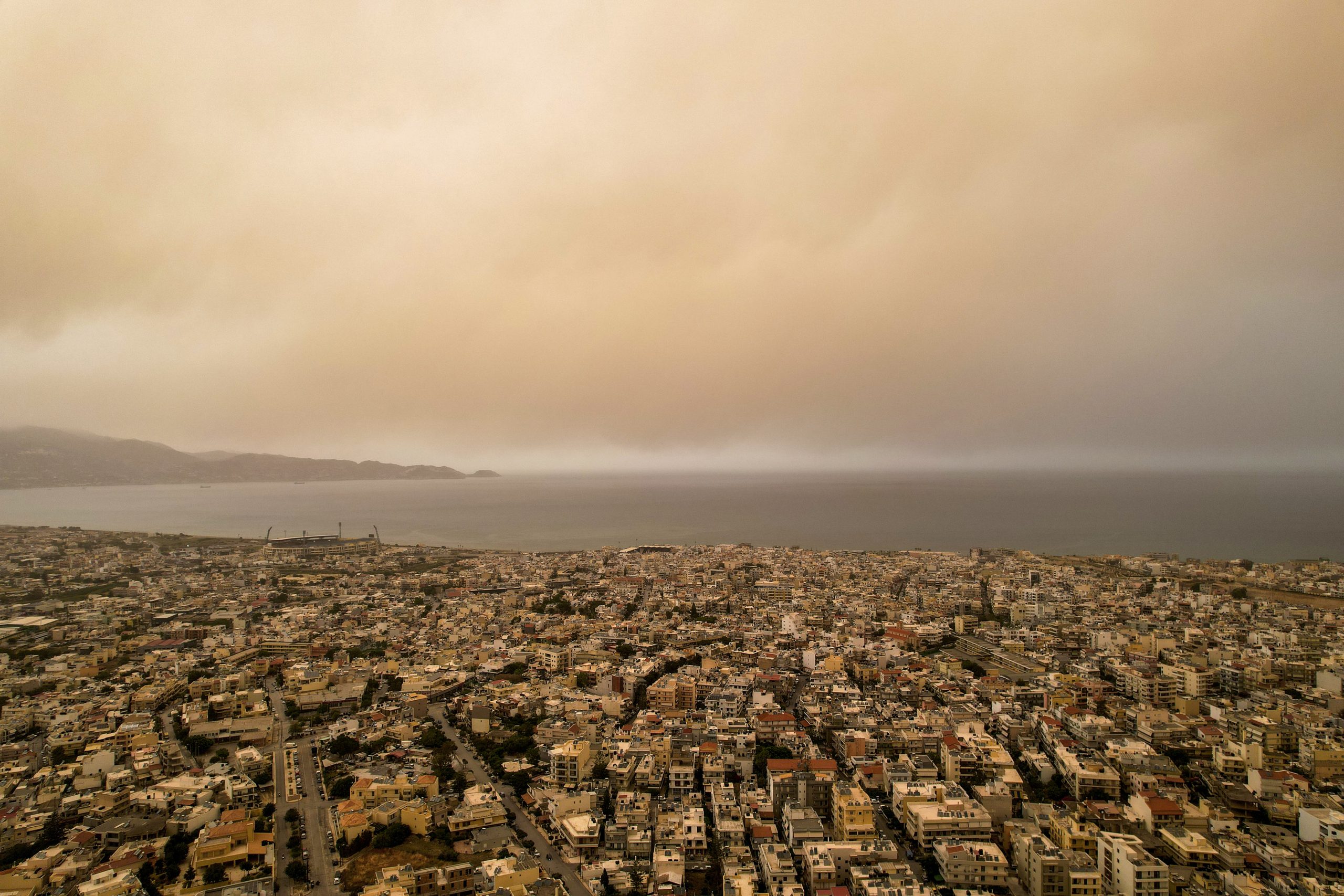 Έ&rho;&chi;&omicron;&nu;&tau;&alpha;&iota; &alpha;&phi;&rho;&iota;&kappa;&alpha;&nu;&iota;&kappa;ή &sigma;&kappa;ό&nu;&eta; &kappa;&alpha;&iota; &lambda;&alpha;&sigma;&pi;&omicron;&beta;&rho;&omicron;&chi;έ&sigmaf; &ndash; &Pi;&omicron;&iota;&epsilon;&sigmaf; &pi;&epsilon;&rho;&iota;&omicron;&chi;έ&sigmaf; &theta;&alpha; &epsilon;&pi;&eta;&rho;&epsilon;&alpha;&sigma;&tau;&omicron;ύ&nu; (&chi;ά&rho;&tau;&eta;&sigmaf;)