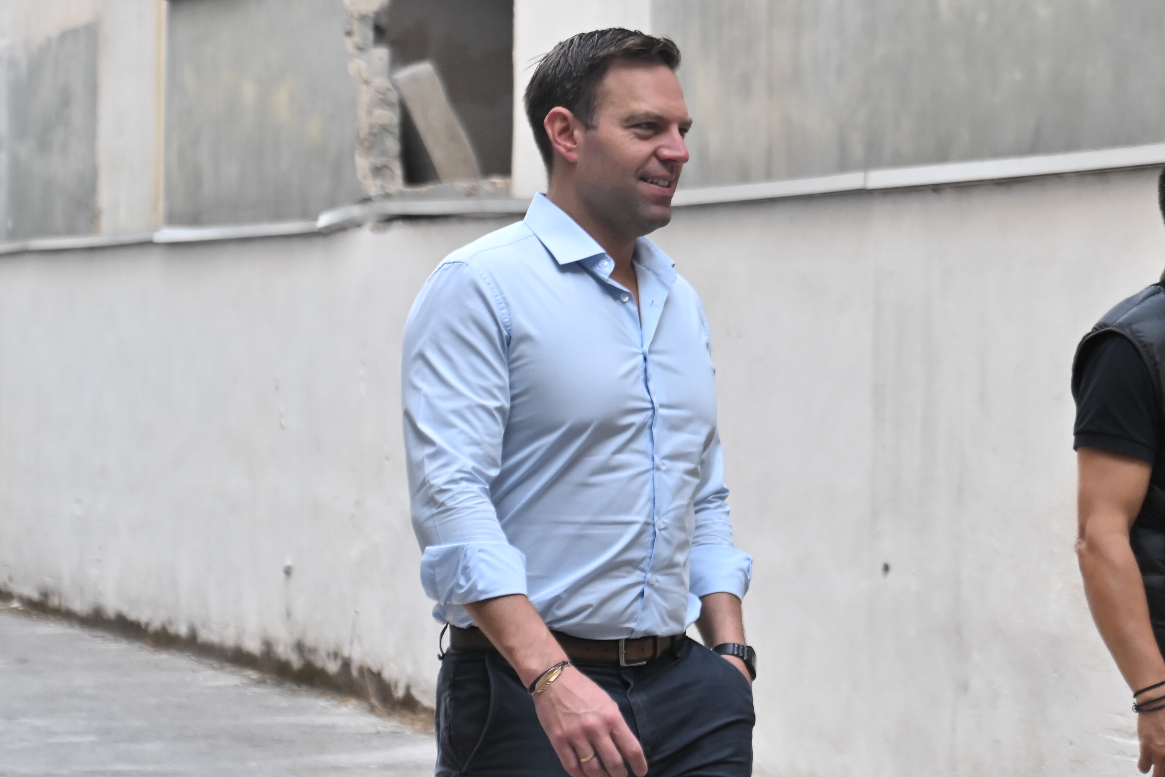 &Kappa;&alpha;&sigma;&sigma;&epsilon;&lambda;ά&kappa;&eta;&sigmaf; &sigma;&tau;&omicron; Face2Face: &Mu;&epsilon; &alpha;&nu;&tau;&iota;&gamma;&rho;ά&phi;&omicron;&upsilon;&nu; &pi;&omicron;&lambda;&iota;&tau;&iota;&kappa;&omicron;ί &sigma;&tau;&alpha; social media &ndash; Ί&sigma;&omega;&sigmaf; έ&pi;&rho;&epsilon;&pi;&epsilon; &nu;&alpha; &phi;&alpha;&nu;&epsilon;&rho;ώ&sigma;&omega; &lambda;&iota;&gamma;ό&tau;&epsilon;&rho;&alpha; &gamma;&iota;&alpha; &tau;&omicron;&nu; &epsilon;&alpha;&upsilon;&tau;ό &mu;&omicron;&upsilon;