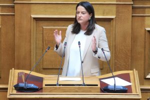 Στήριξη γυναικείας απασχόλησης: Πρόγραμμα για 10.000 άνεργες με επιδότηση μισθού έως 80% – Τι ανακοίνωσε η Ν. Κεραμέως