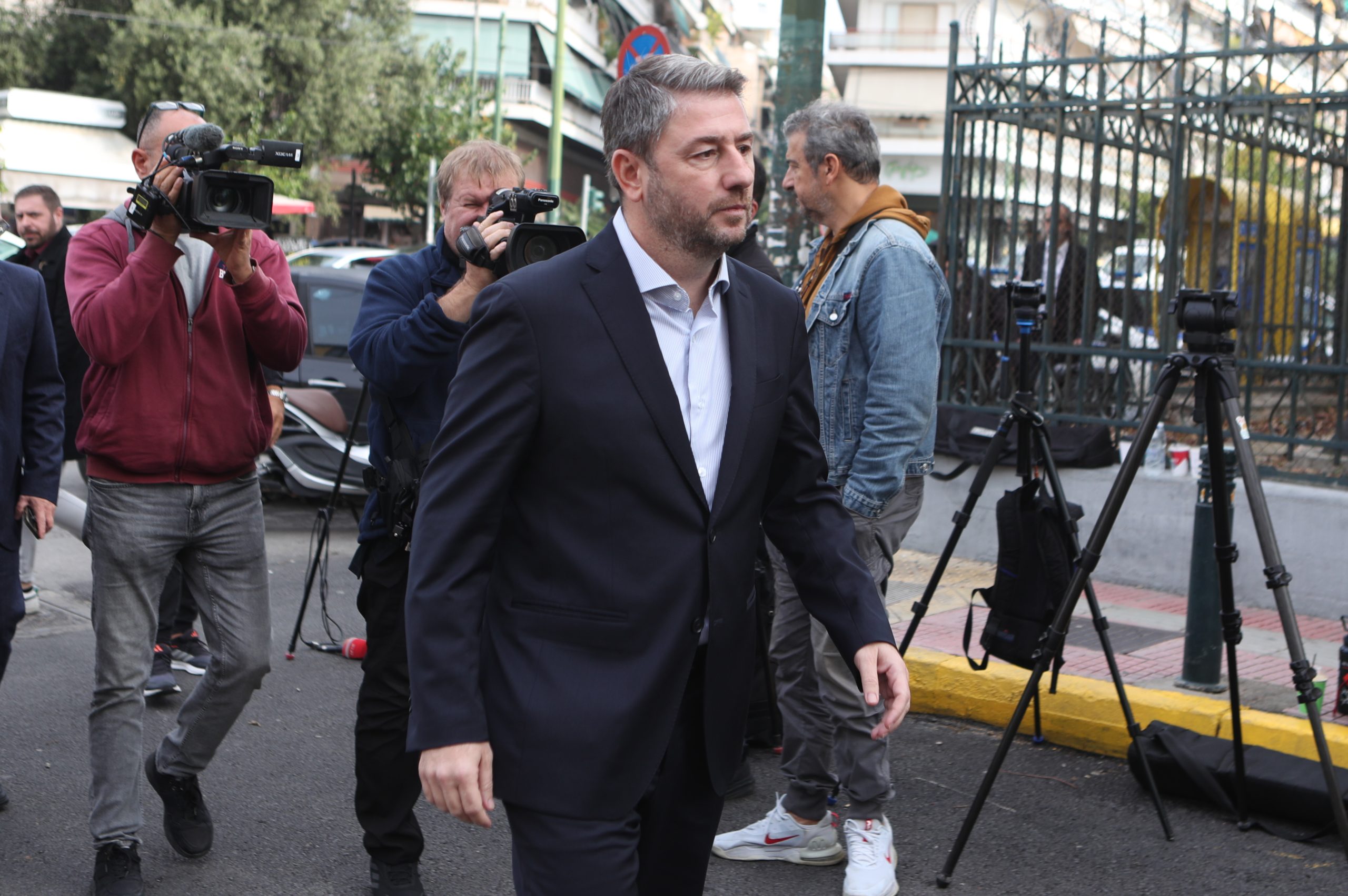 &Upsilon;&pi;&omicron;&kappa;&lambda;&omicron;&pi;έ&sigmaf;: &Alpha;&pi;&omicron;&kappa;&alpha;&lambda;&upsilon;&pi;&tau;ή&rho;&iota;&alpha; &alpha;&pi;ό &tau;&eta;&nu; &Epsilon;&theta;&nu;&iota;&kappa;ή &Tau;&rho;ά&pi;&epsilon;&zeta;&alpha; &gamma;&iota;&alpha; &tau;&eta;&nu; &kappa;ί&nu;&eta;&sigma;&eta; &tau;&eta;&sigmaf; &kappa;ά&rho;&tau;&alpha;&sigmaf; &pi;&omicron;&upsilon; έ&phi;&upsilon;&gamma;&epsilon; &tau;&omicron; &mu;&omicron;&lambda;&upsilon;&sigma;&mu;έ&nu;&omicron; &mu;ή&nu;&upsilon;&mu;&alpha; &sigma;&tau;&omicron;&nu; &Nu;. &Alpha;&nu;&delta;&rho;&omicron;&upsilon;&lambda;ά&kappa;&eta;