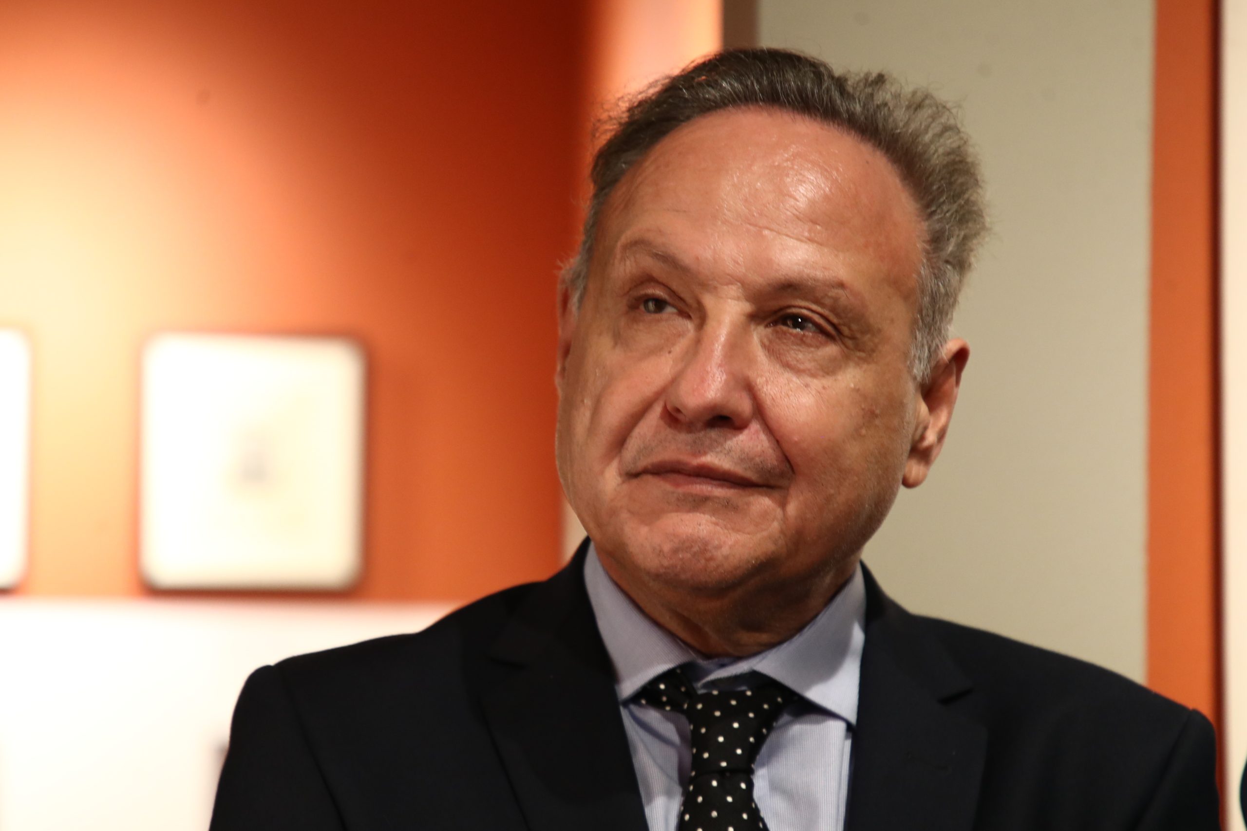 &Delta;&upsilon;&sigma;&tau;ύ&chi;&eta;&mu;&alpha; &sigma;&tau;&eta; &Rho;&omicron;&upsilon;&mu;&alpha;&nu;ί&alpha; &ndash; &Sigma;&tau;. &Alpha;&gamma;&gamma;&epsilon;&lambda;&omicron;ύ&delta;&eta;&sigmaf;: &laquo;&Xi;ύ&pi;&nu;&eta;&sigma;&alpha;&nu; &omicron;&iota; &epsilon;&phi;&iota;&alpha;&lambda;&tau;&iota;&kappa;έ&sigmaf; &mu;&nu;ή&mu;&epsilon;&sigmaf; &tau;&eta;&sigmaf; 4&eta;&sigmaf; &Omicron;&kappa;&tau;&omega;&beta;&rho;ί&omicron;&upsilon; &tau;&omicron;&upsilon; 1999&raquo;