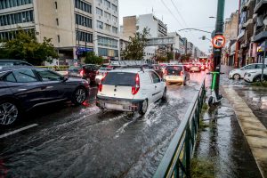 Καιρός: Στο «κόκκινο» η Τετάρτη με τοπικά έντονα και επικίνδυνα φαινόμενα –  Η πρόγνωση της Ελίνας Καρέτσου
