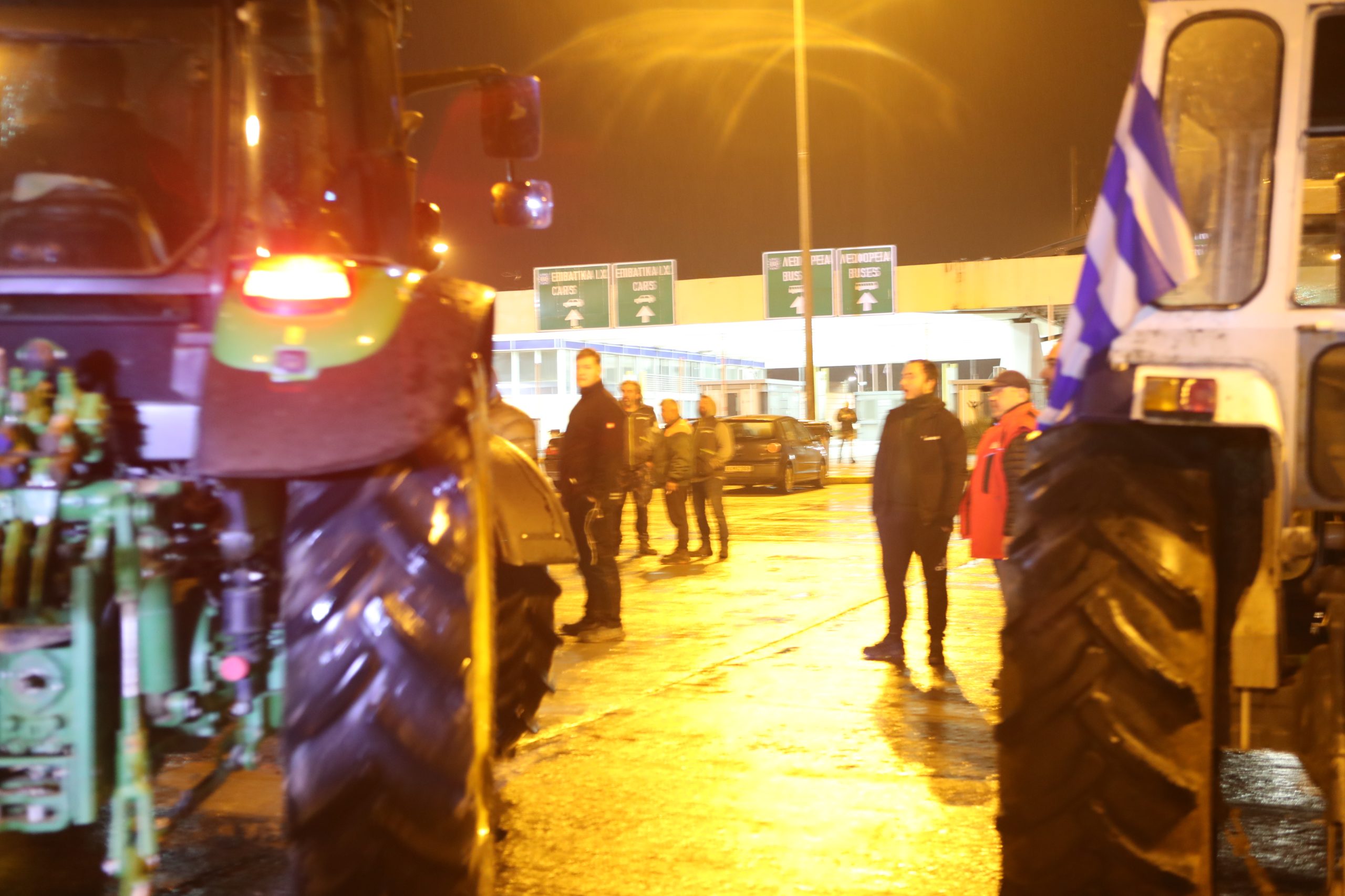 &Alpha;&gamma;&rho;ό&tau;&epsilon;&sigmaf;: &Kappa;&lambda;&epsilon;&iota;&sigma;&tau;ά &gamma;&iota;&alpha; &tau;&alpha; &phi;&omicron;&rho;&tau;&eta;&gamma;ά &tau;&alpha; &tau;&epsilon;&lambda;&omega;&nu;&epsilon;ί&alpha; &Epsilon;&upsilon;&zeta;ώ&nu;&omega;&nu; &kappa;&alpha;&iota; &Pi;&rho;&omicron;&mu;&alpha;&chi;ώ&nu;&alpha; &ndash; &Epsilon;&lambda;&epsilon;ύ&theta;&epsilon;&rho;&eta; &eta; &delta;&iota;έ&lambda;&epsilon;&upsilon;&sigma;&eta; &sigma;&tau;&omicron; &tau;&epsilon;&lambda;&omega;&nu;&epsilon;ί&omicron; &Nu;ί&kappa;&eta;&sigmaf;