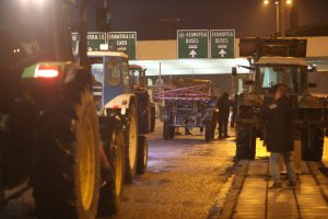 Αγρότες: Εξακολουθεί ο 48ωρος αποκλεισμός στα τελωνεία Προμαχώνα, Εξοχής, Ευζώνων και Νίκης